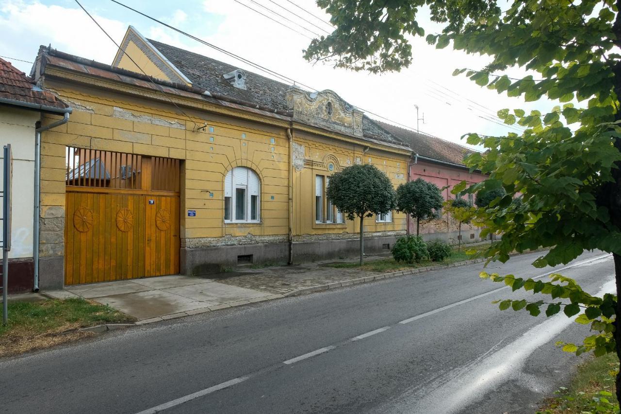 Szorcsik Haz 1913 Apartment Senta Luaran gambar